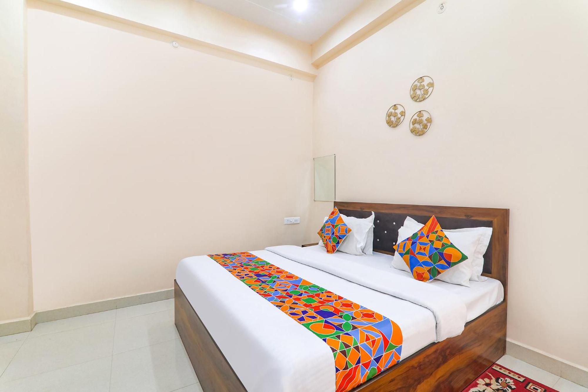 Fabhotel Rk Palace Ayodhya Екстер'єр фото